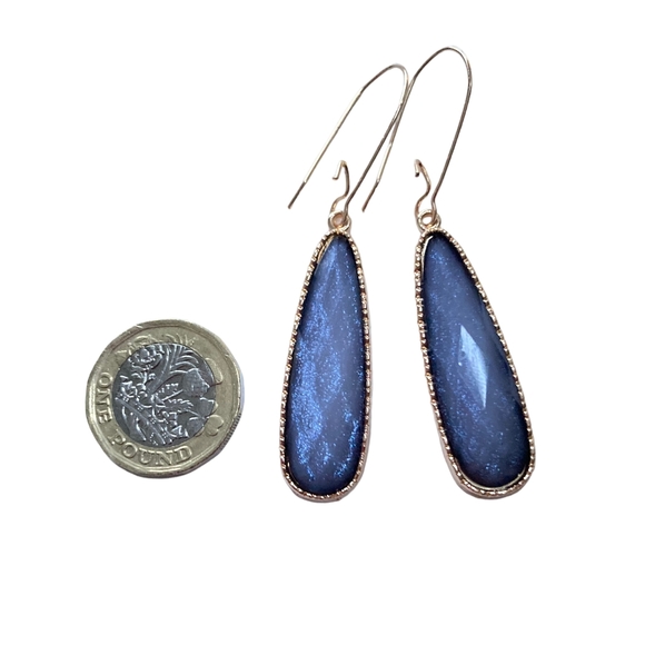 BNWT Grey Teardrop Earrings with Elegant Golden Clasp - Stylish and Versatile - Picture 4 of 12